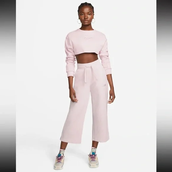 Nike Women's Soft Pink cropped Pants - Picture 1 of 8